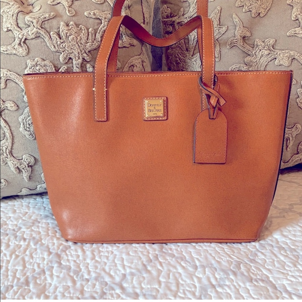 Dooney and Bourke Leather Zip Handbag